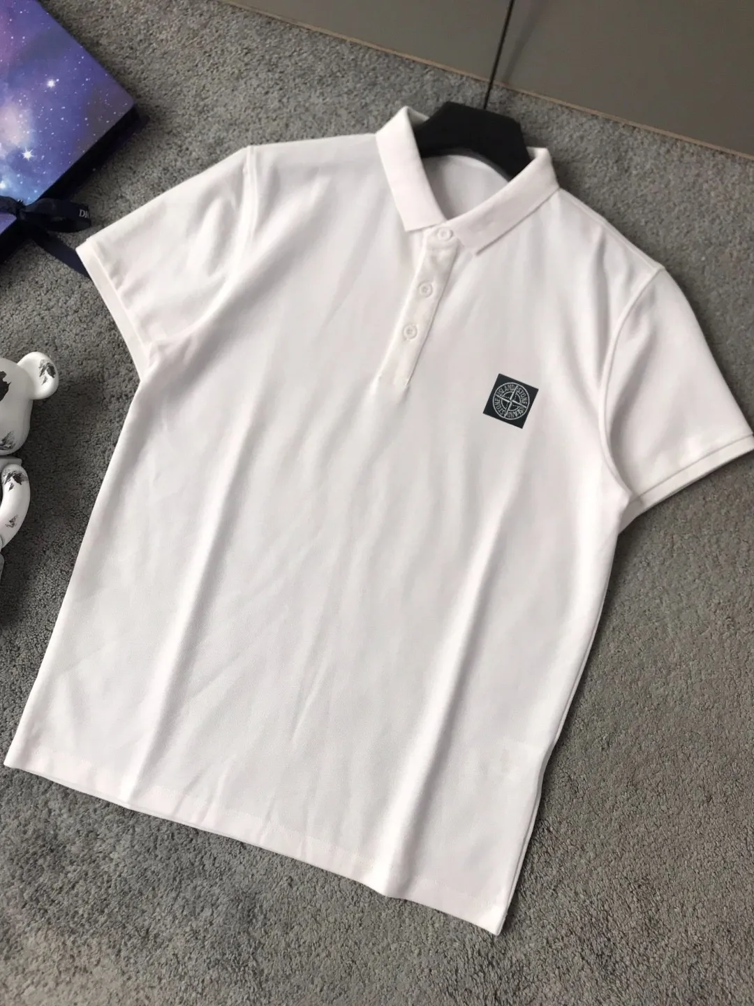 P180 [Stone Island] Official website summer men's short-sleeved lapel polo shirt, high-end T-shirt, official website synchronization, custom imported mercerized pearl cotton fabric, comfortable to wear, silky and breathable, super heavy-duty, chest logo design, versatile business casual style, allowing you to perfectly combine fashion, leisure and business! A must-have item for trendy men with a handsome upper body Size: M-3XL